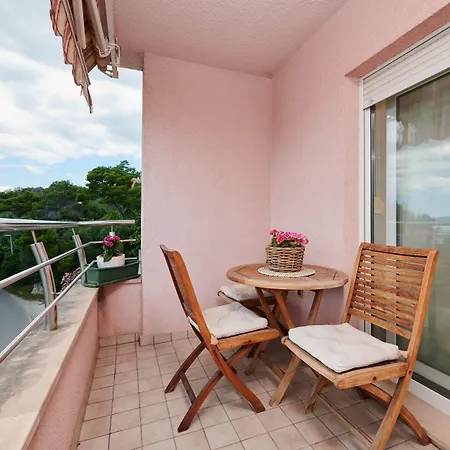 Apartment Tramontana With Sea View *