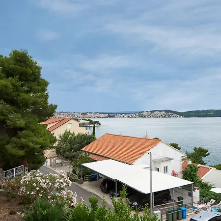 Tramontana With Sea View Apartment Trogir